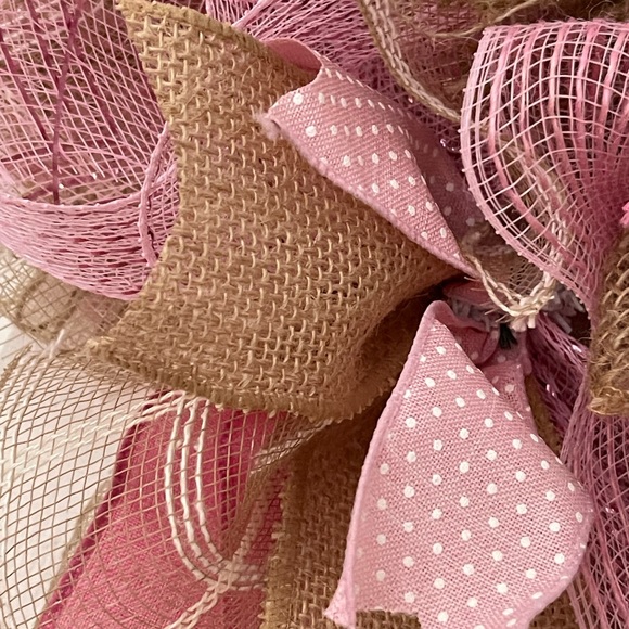 Family Wreath “HOME IS WHERE THE HEART IS” Mesh & Burlaps 20” pink wreath - Picture 6 of 9